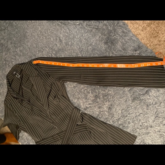 Blazer with belt - Picture 2 of 3